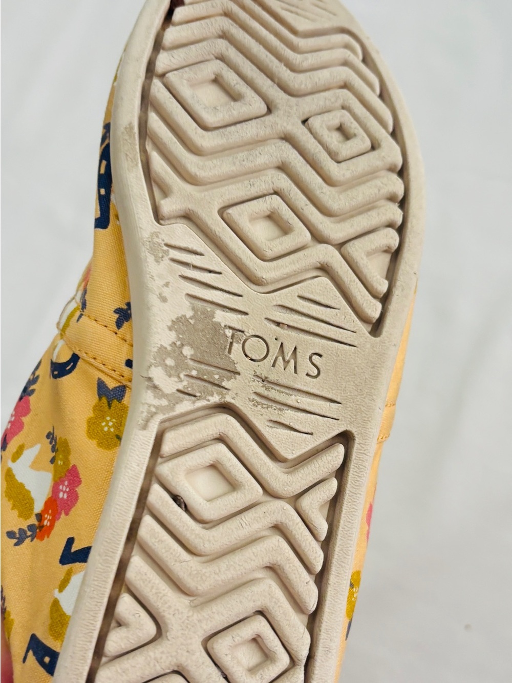 TOMS Mustard Canvas Slip-Ons with Navy Horseshoe & Floral Print Women’s Size 9 - Picture 9 of 9